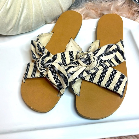 Universal Thread Shoes - Linen Navy & Cream Knotted Slides